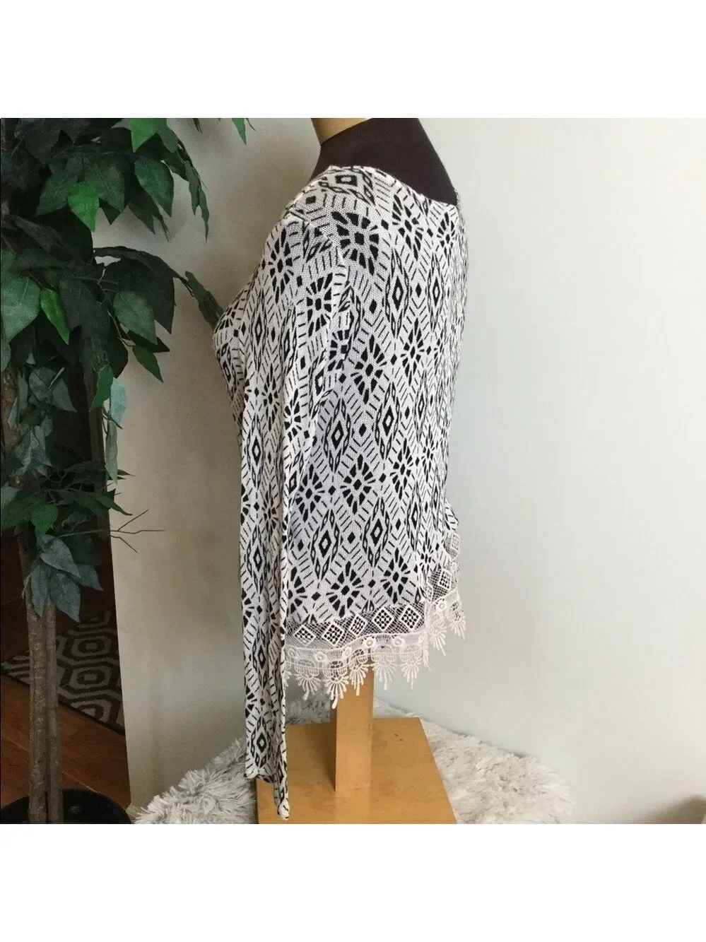 H&m Divided black/white small long sleeve top